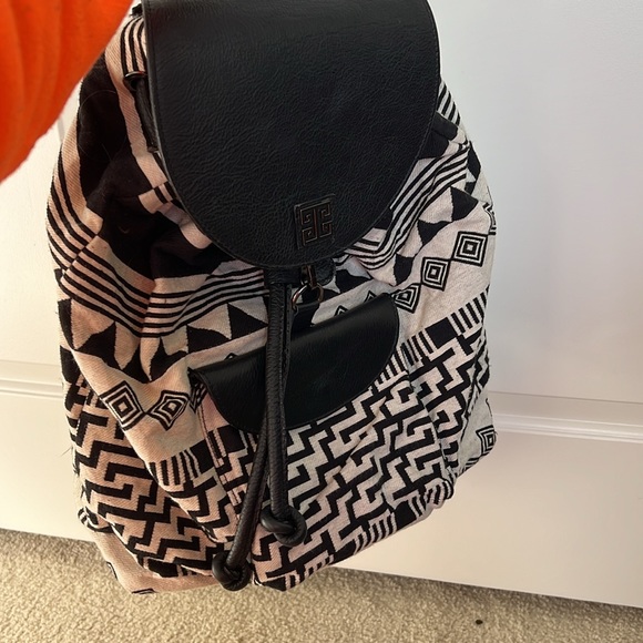 Greece brand El. Leather backpack great condition , almost new - Picture 5 of 9